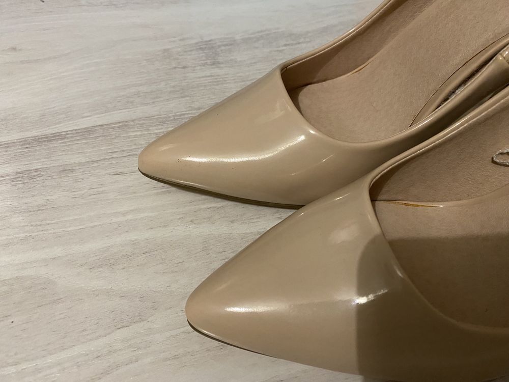 Pantofi stiletto, culoare nude