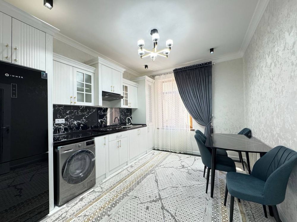 Продажа 4х комнатная квартира в центре самарканда