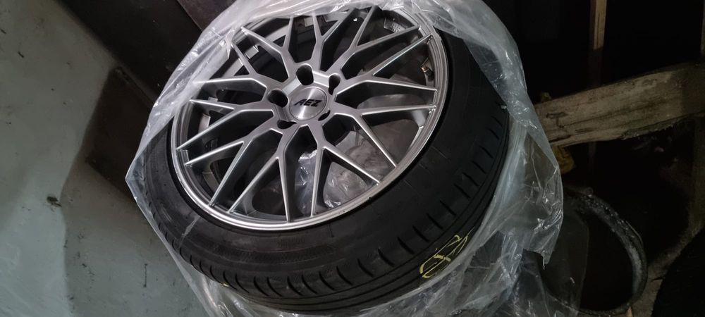 Set jante cu anvelope de vara 18"