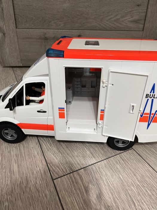 Mașină ambulanță Bruder