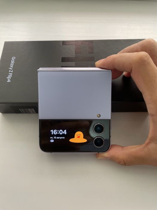 Samsung Galaxy Z Flip4 в отличном состоянии