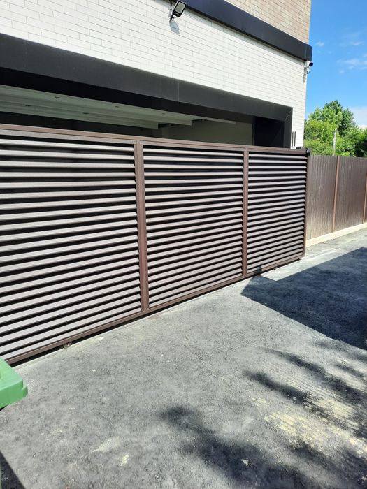 Gard și porti jaluzea