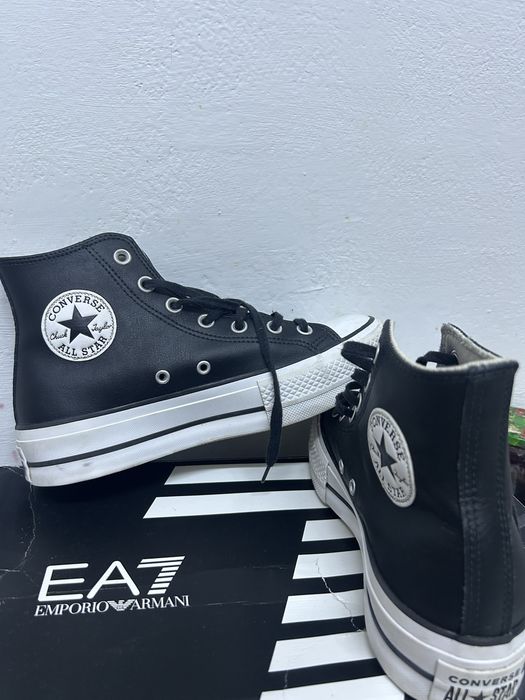 Converse negri de piele