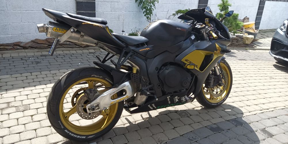Honda CBR 1000 R  2006   (se conduce cu A2)