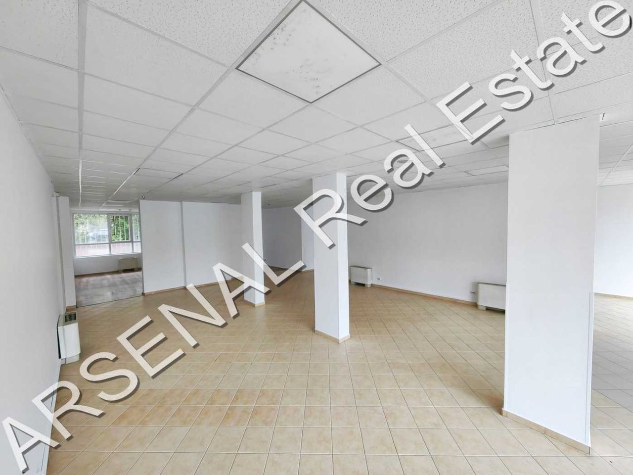 Дава се под наем Магазин в София, Младост 1 - 550 кв.м за 5000 € - Снимка #2