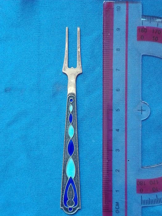 Антикварна руска позлатена сребърна виличка с емайл