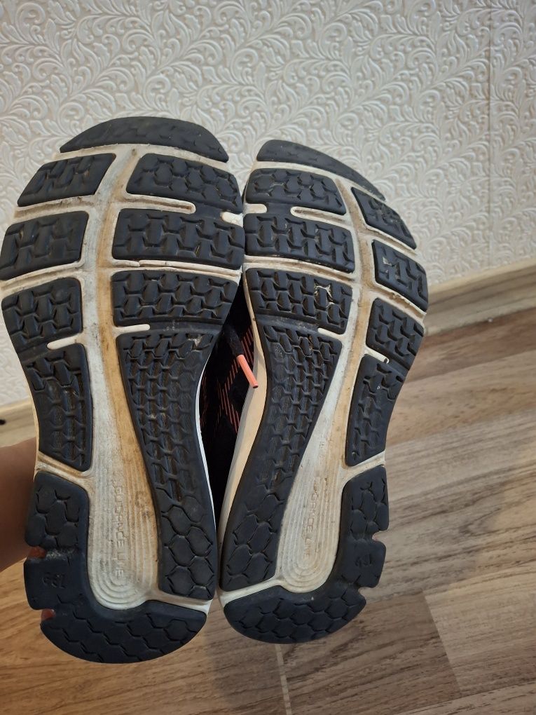 Asics оригинални маратонки