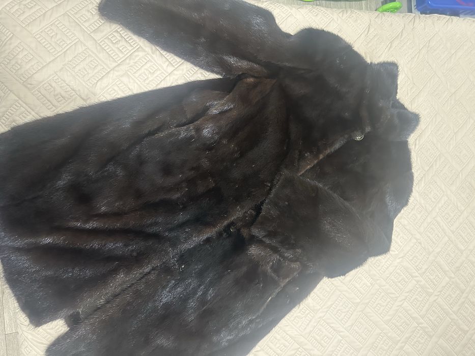Шуба норковая б/у длина до колен, воротник стойка