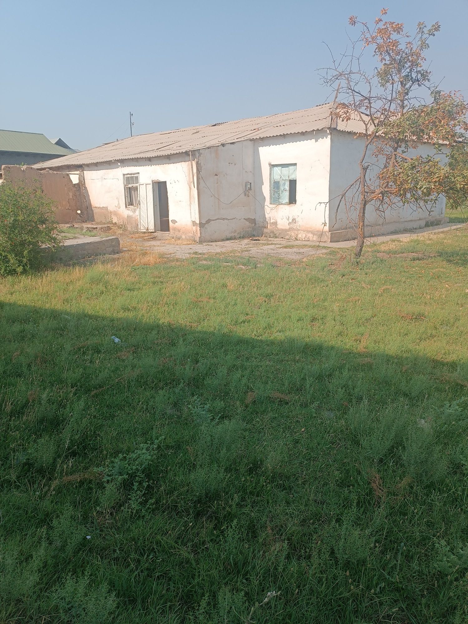 Hovli joy sotiladi