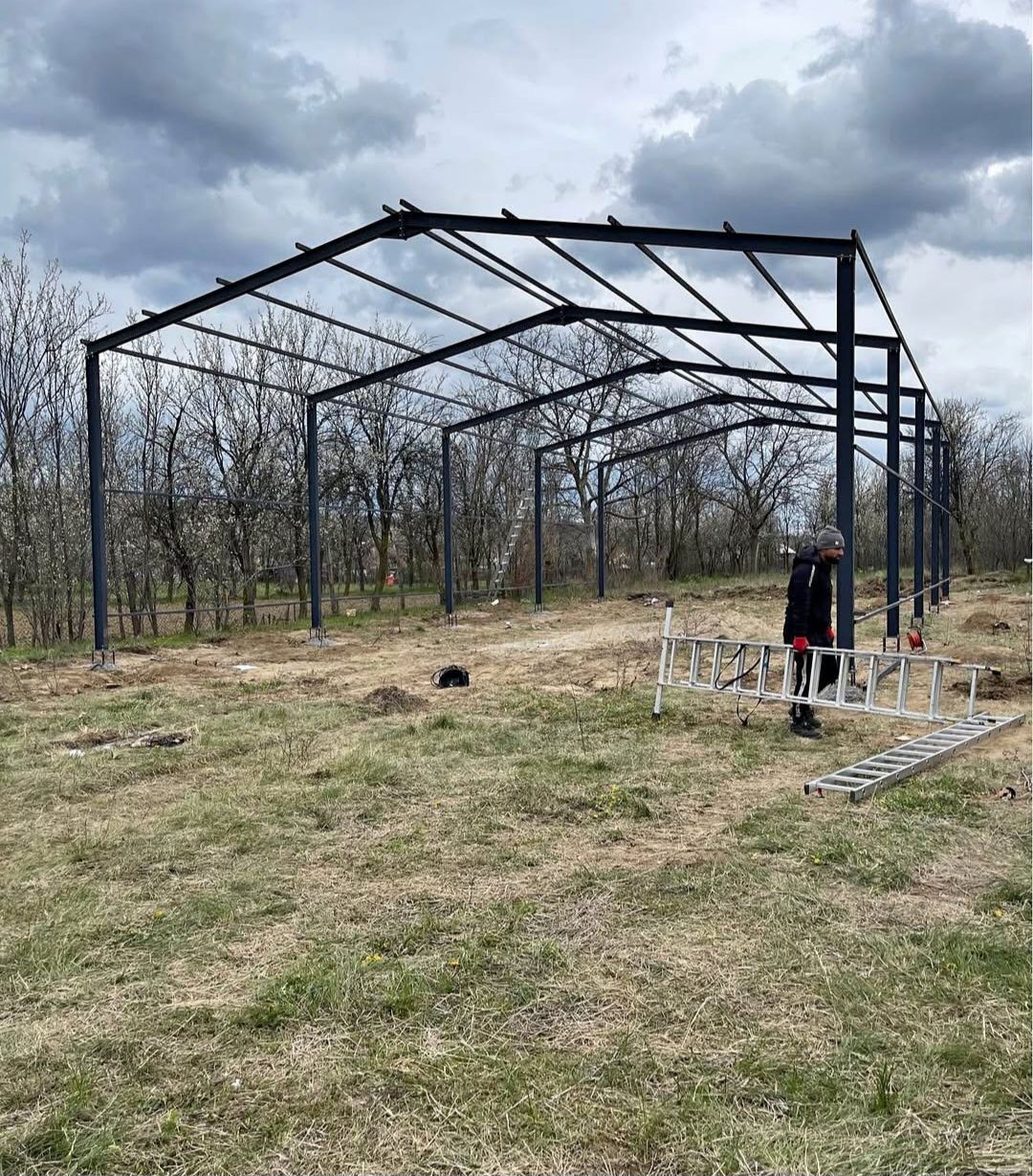 Vand și construiesc o gama larga de hale sau structuri metalice noi ne