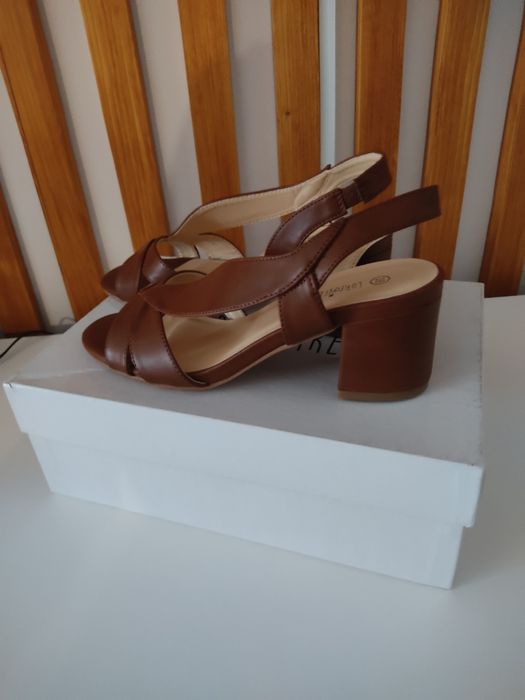 Sandale noi maro