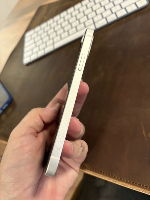 iPhone 12 white 64 GB к-т със зарядно кабел кейс и стъклен протектор