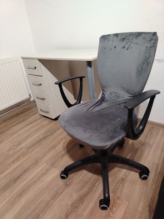 Vând birou cu scaun