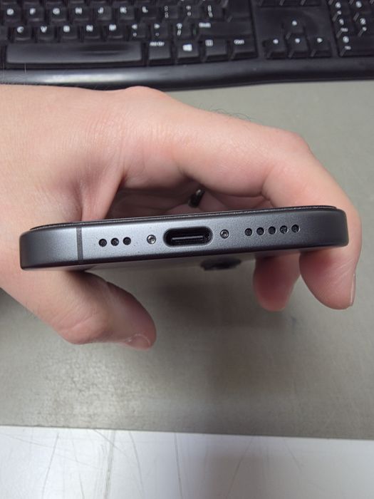 Vand IPhone 17 black