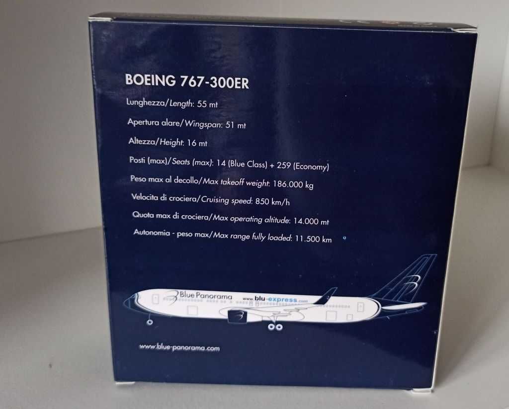 Macheta avion Boeing 767-300ER Blue Panorama - 1/320