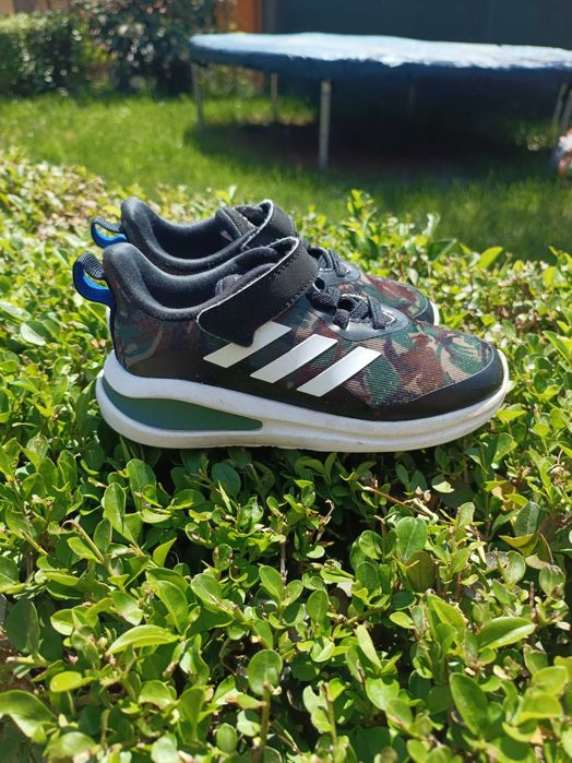 Маратонки Adidas номер 27