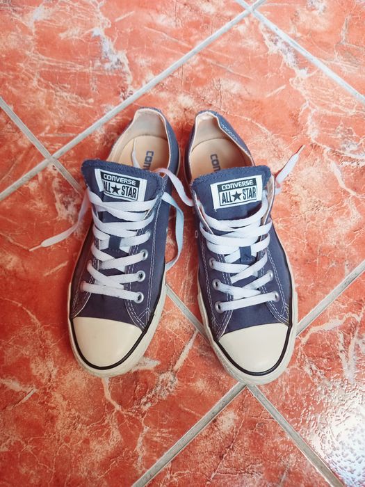 Vând teniși Converse