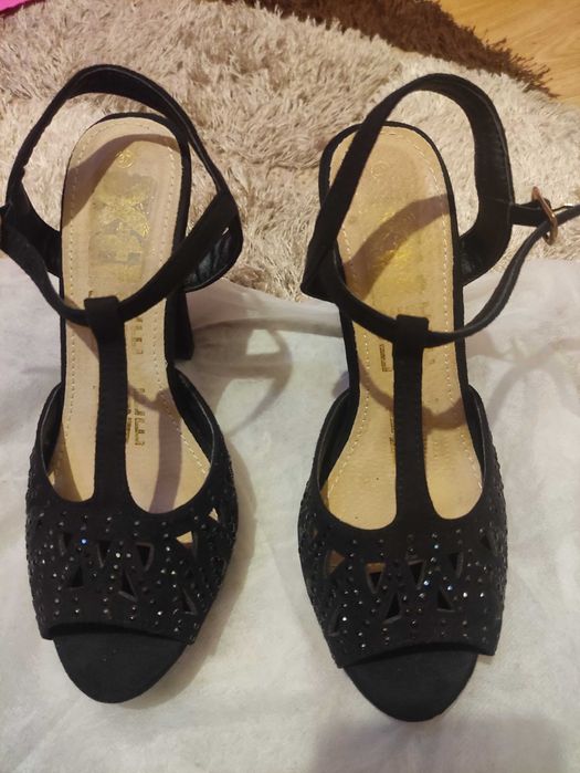 Pantofi de ocazie 35 lei perechea