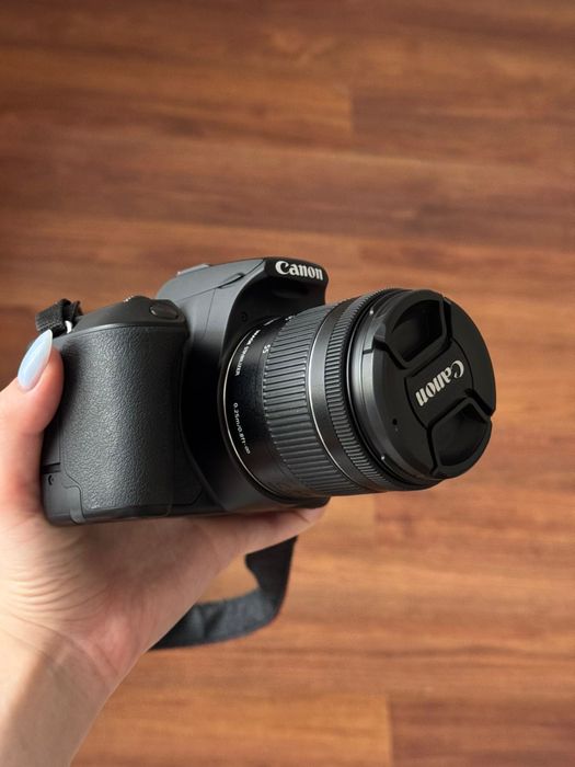 Камера Canon EOS 250D с кит объективом