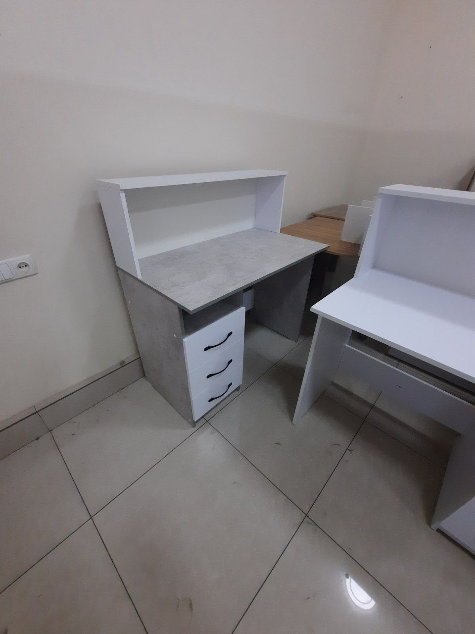 Парта Болалар дарс столи Bolalar uchun dars pattasi
