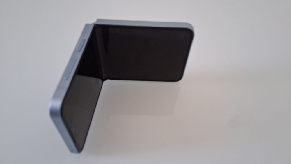 Ofer la vânzare Samsung Z Flip 6 ca nou garanție casco