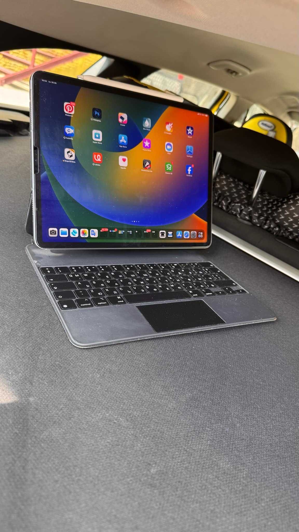 iPad Pro 12.9" (6-то поколение) + Magic Keyboard + Apple Pencil 2