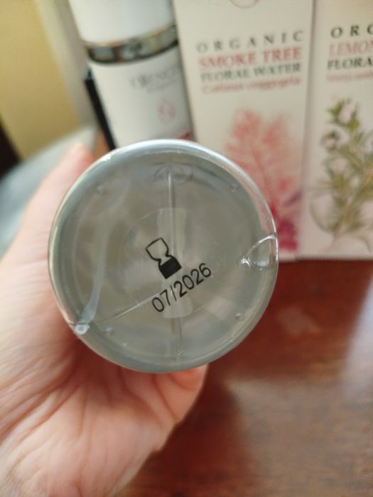 Нови флорални води на essences