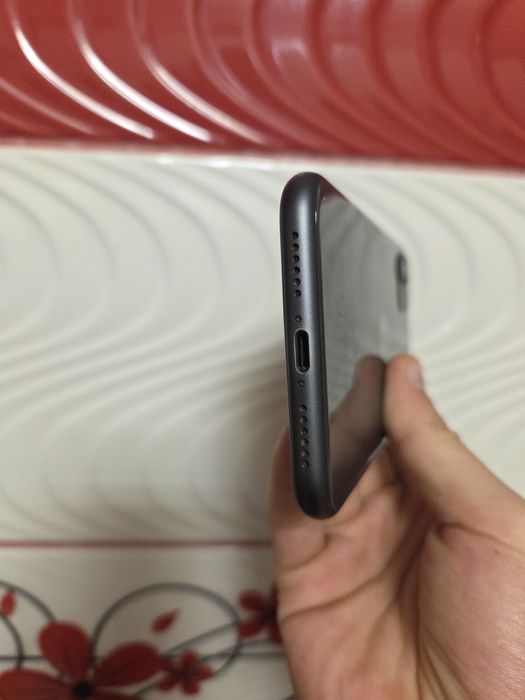 Vând iPhone 11 64 GB