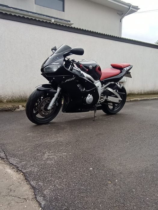 Yamaha r6 2003 .