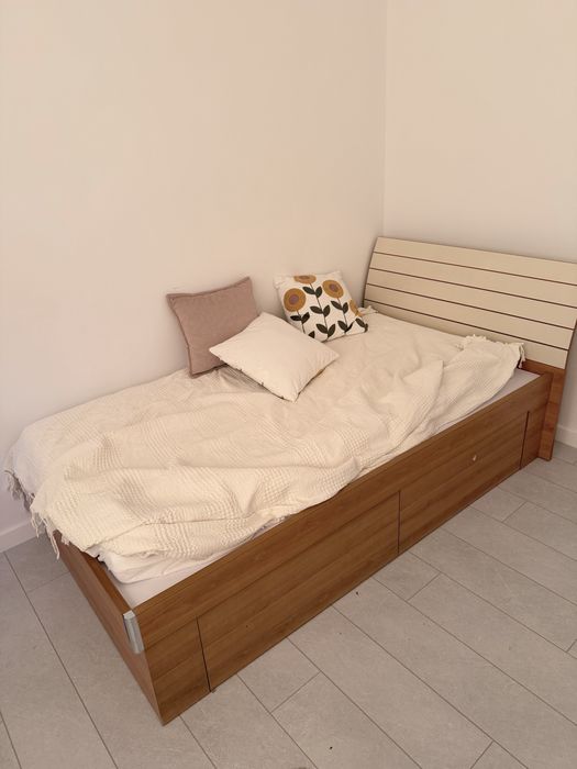 Кровать олноспальная с матрасом