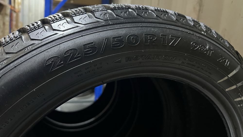 225/50 R17 СРОЧНО! Продаю зимние шипованные шины Nokian Nordman 5