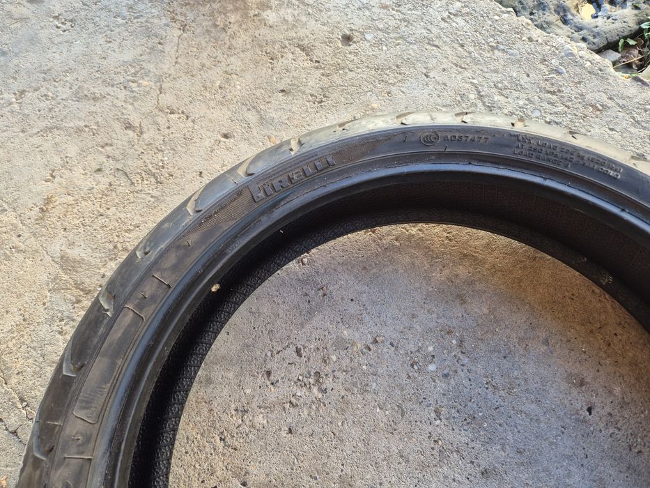 Шосейни гуми Пирели