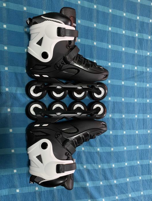 Role freeskate Skull HardBoot negru alb, nr. 43 NOI, NEFOLOSITE...