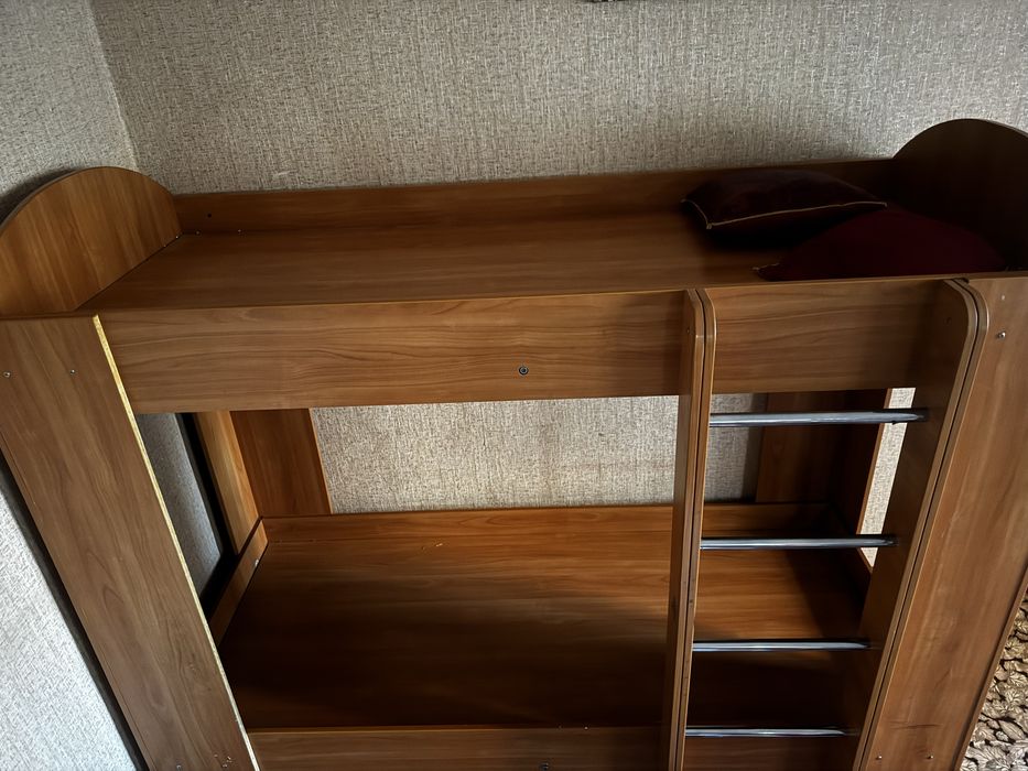 кровать жаксы таза усталган агаштан жасалган