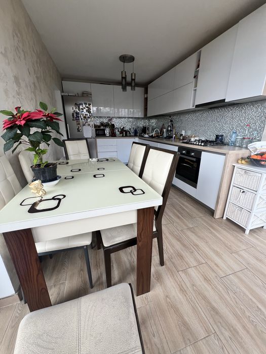 Vand casa 5 camere,200mp utili,850 mp teren,7 km de Pitesti(10 min),