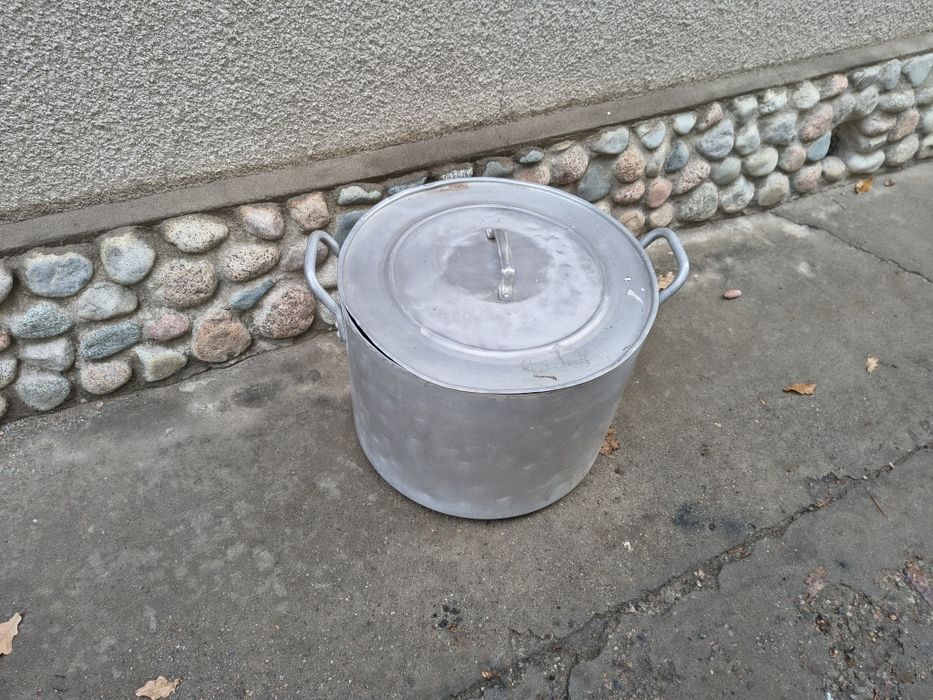 Продам кастрюлю алюминиевую 50л