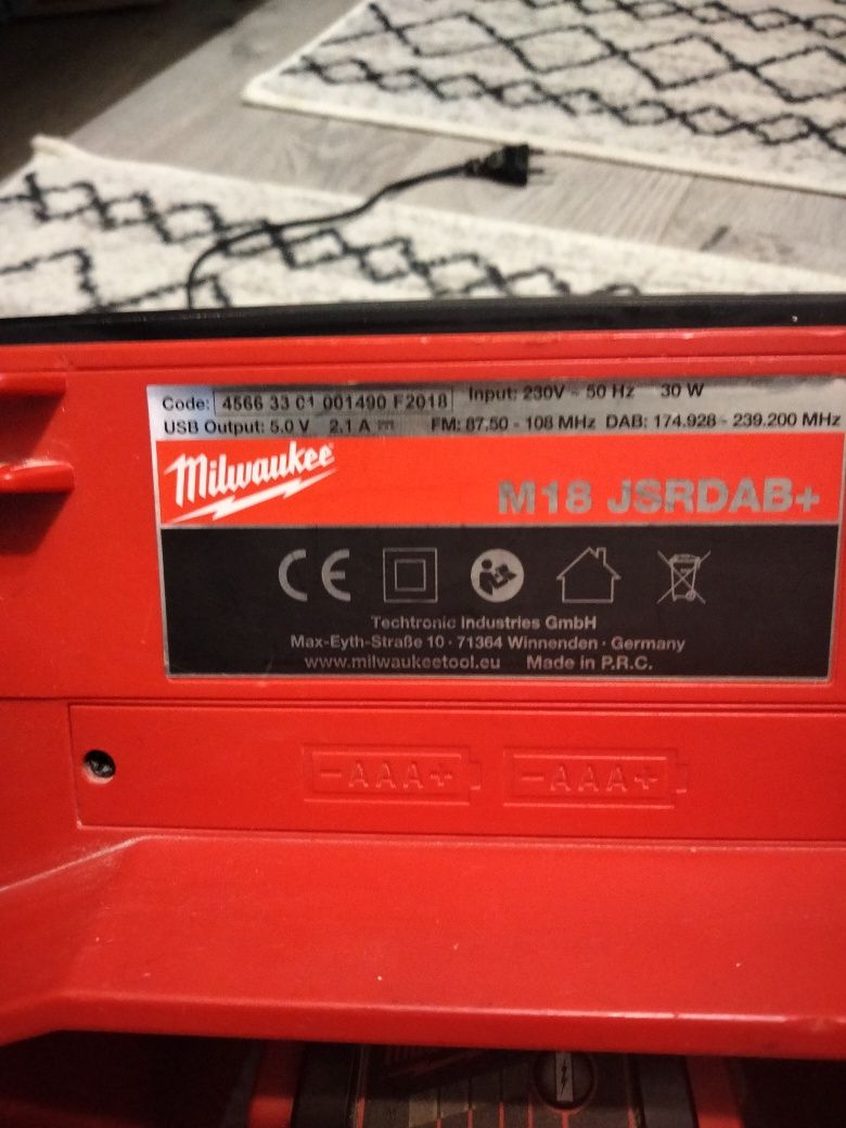 Radio Milwaukee 18v