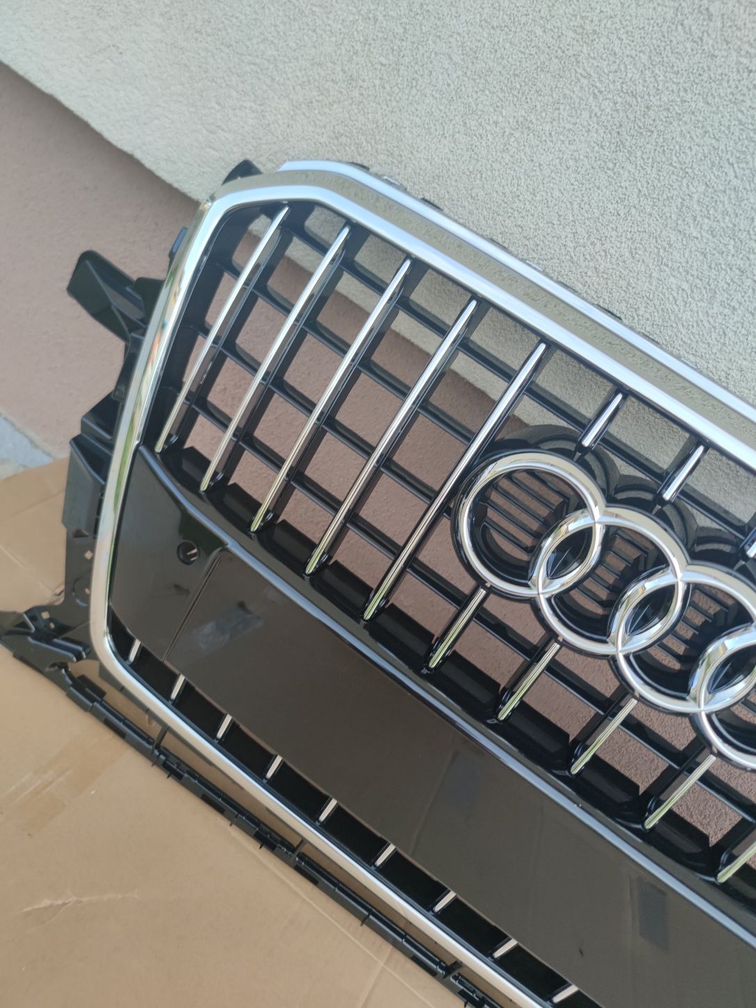 Grila centrala Audi Q5 noua 2012-2016