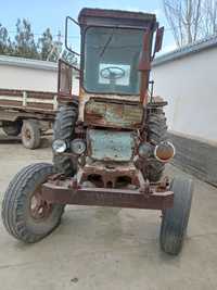 Traktor T-28 qishloq xo'jaligi texnikasi