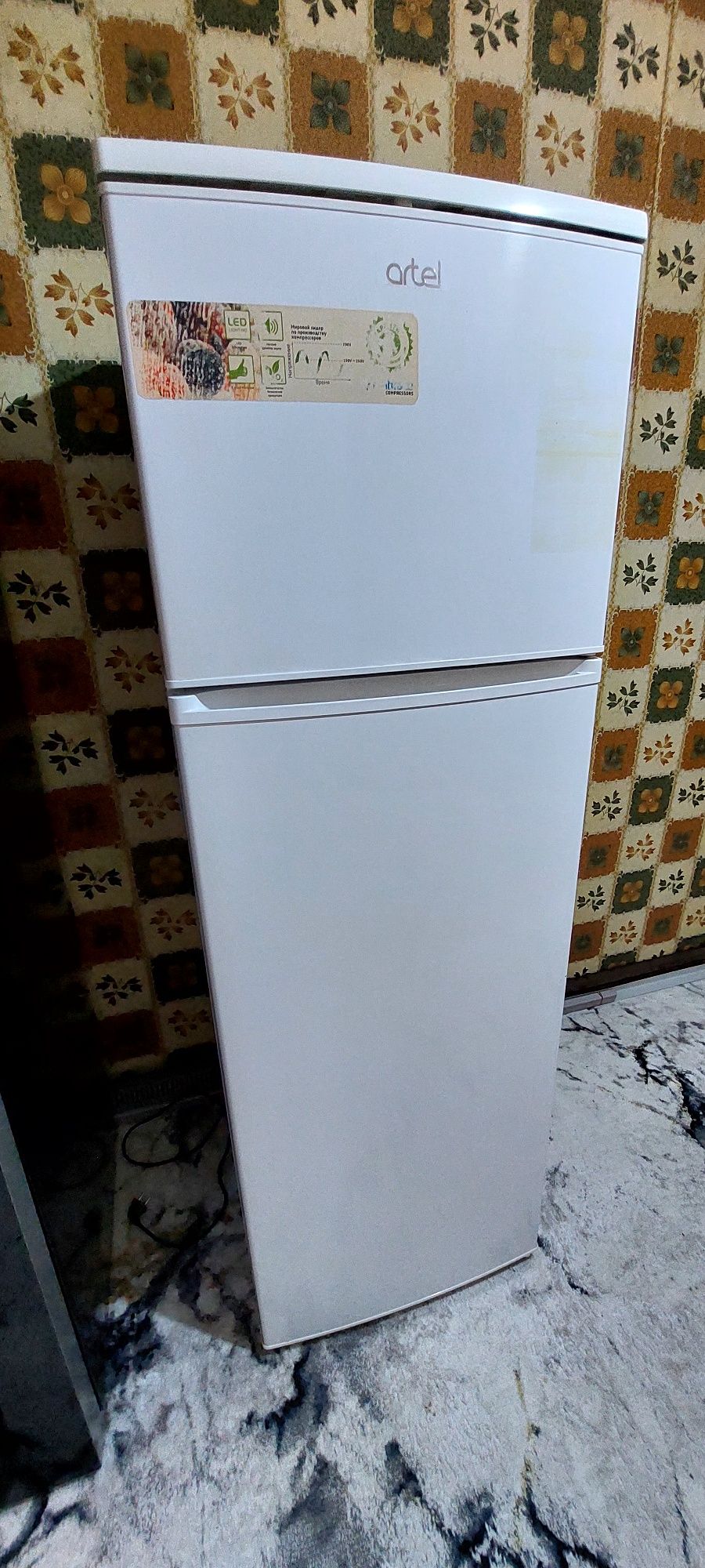 Срочно !!! Продаётся Холодильник Artel