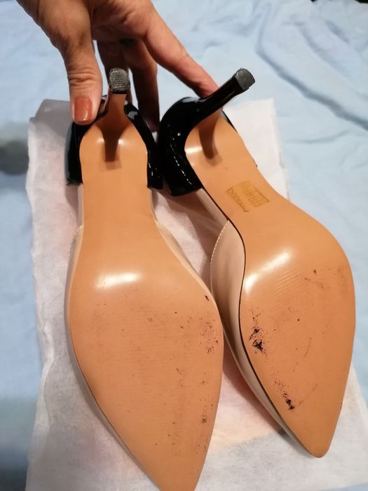 Pantofi stileto cu design aparte. Reducere