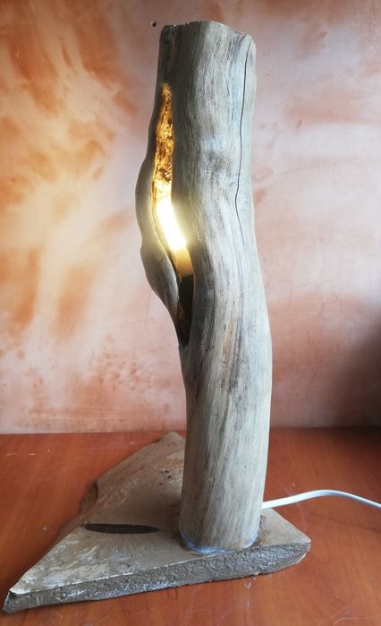 Авторска дървена лампа