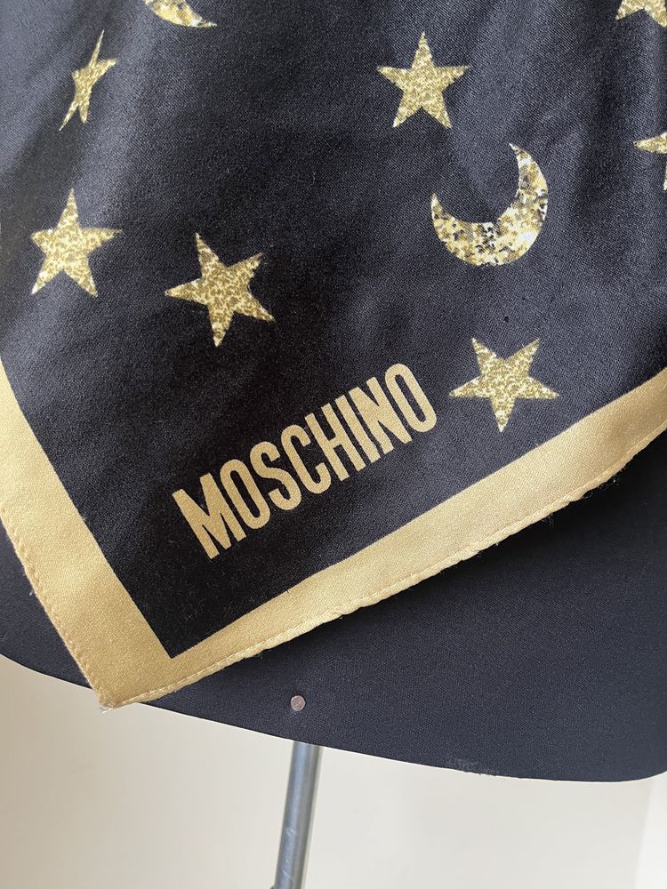 Eșarfa Moschino , autentica