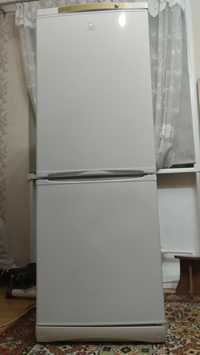 Холодильник с доставкой в отличном рабочем состоянии Высота-1м68см