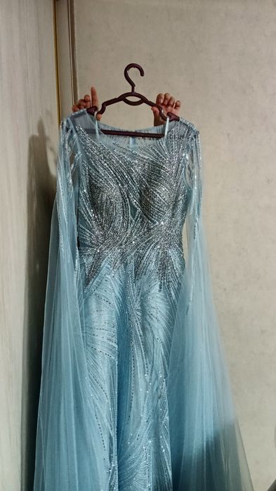 Vecherniy ko'ylak sotiladi.