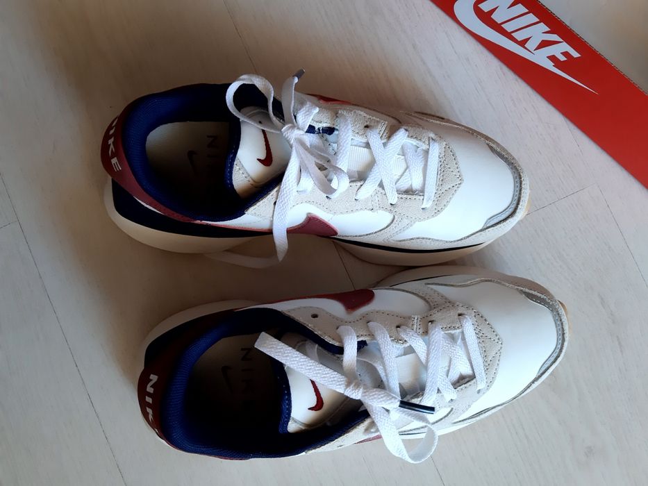 Оригинални дамски маратонки Nike