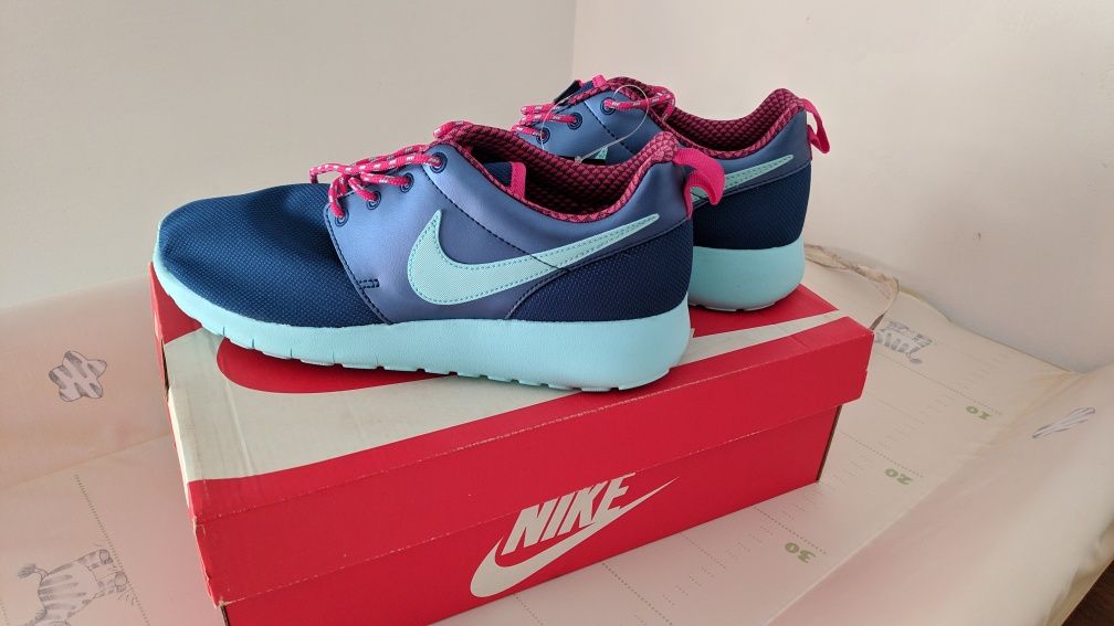 Nike roshe one 38.5