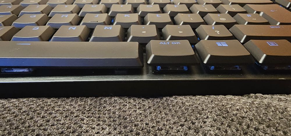 Logitech g915. Безжична механична RGB Gaming клавиатура