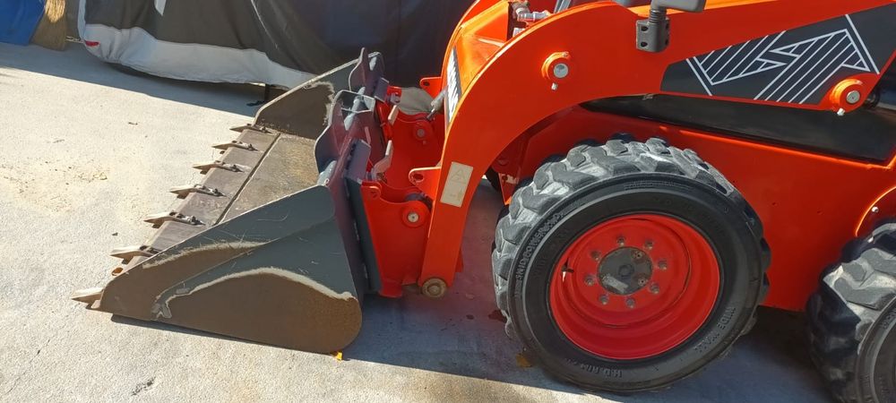 Miniincarcator incarcator frontal bobcat eurocomach cabina închis 600h