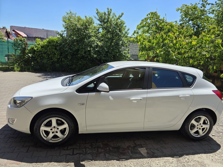 Opel Astra J 2012